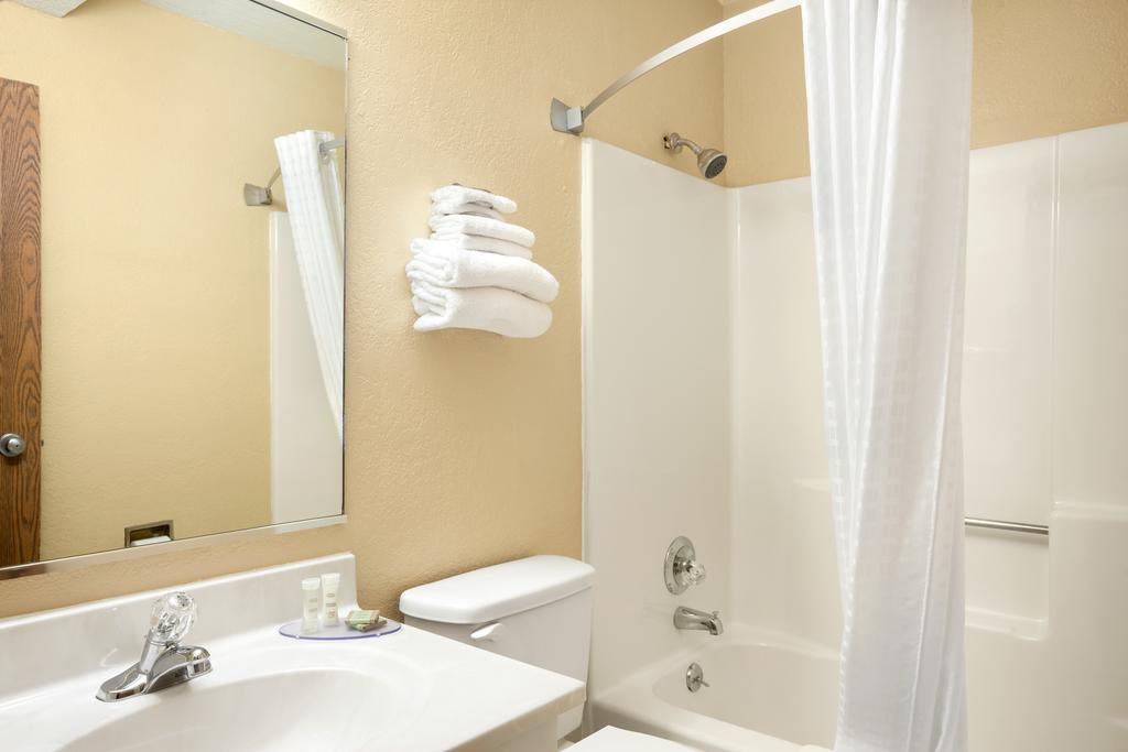 ซูเปอร์ 8 บาย วินด์แฮม แฟร์วิวไฮต์-เซนต์หลุยส์ Motel แฟร์วิว ไฮท์ส ภายนอก รูปภาพ